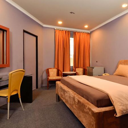 Hotel Peninsula Mangga Besar Jakarta Exterior photo